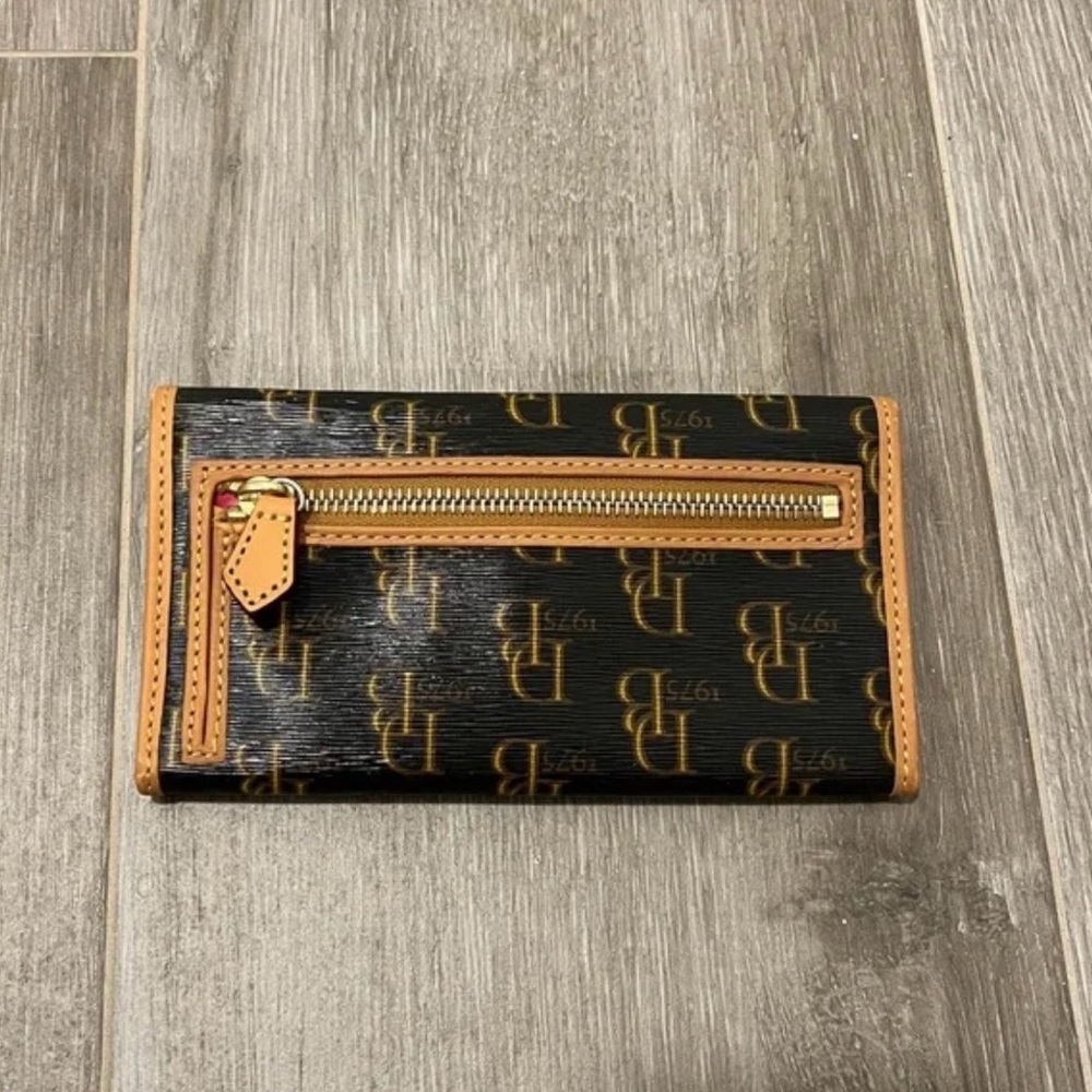 Dooney & Bourke 1975 Signature Vanessa Satchel with matching Wallet - Picture 14 of 14